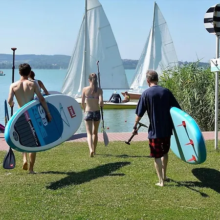 Petit Blanc Vizparti Premium Apartman * Siófok