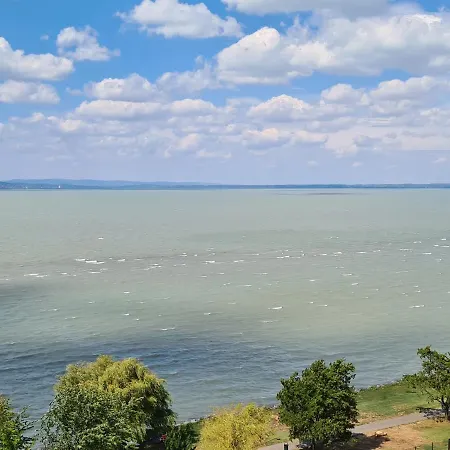 Petit Blanc Vizparti Premium Apartman Lejlighed Siófok