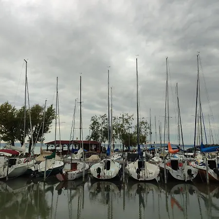 Petit Blanc Vizparti Premium Apartman Siófok